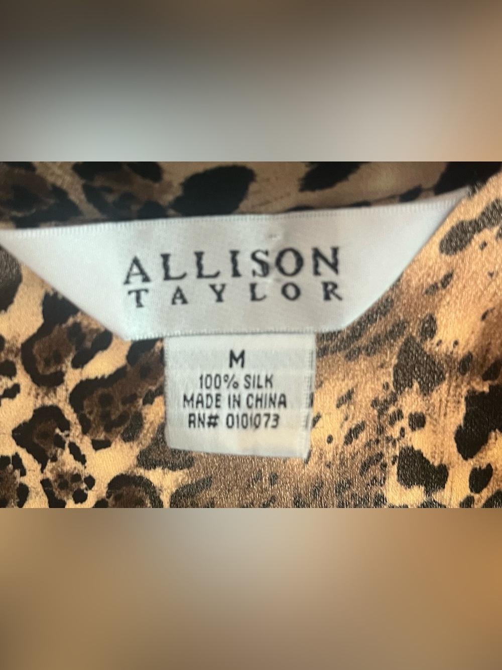 ALLISON TAYLOR | Leopard Print Silk Blouse M Quiet Luxury Mob Wife Y2K - Picture 5 of 6
